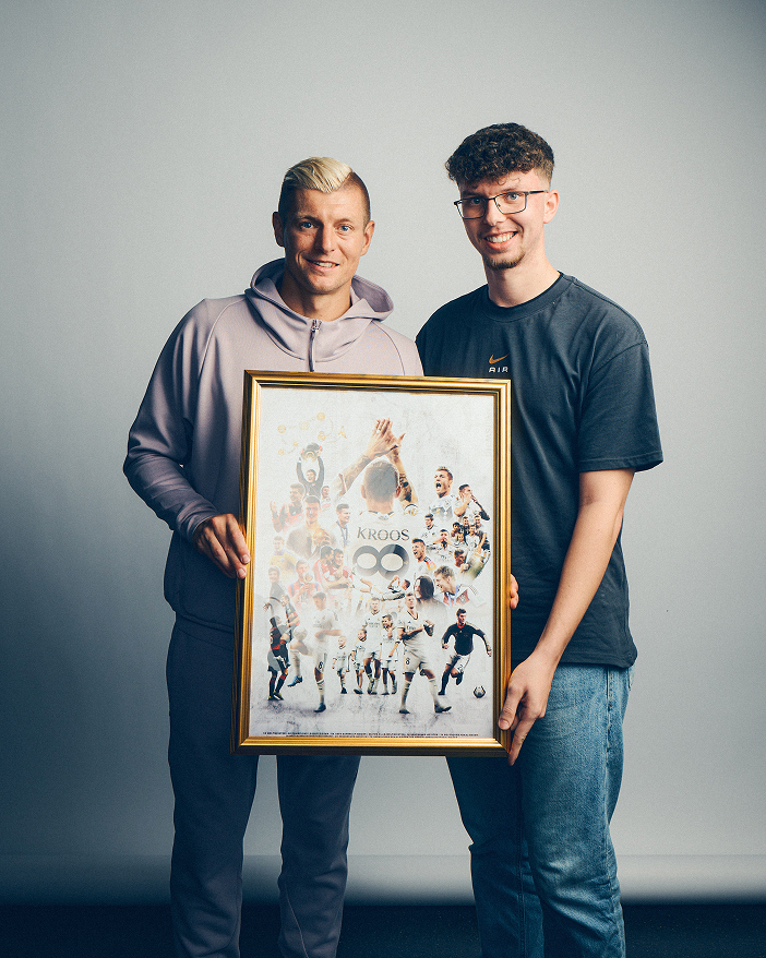 Toni Kroos Artwork Handover